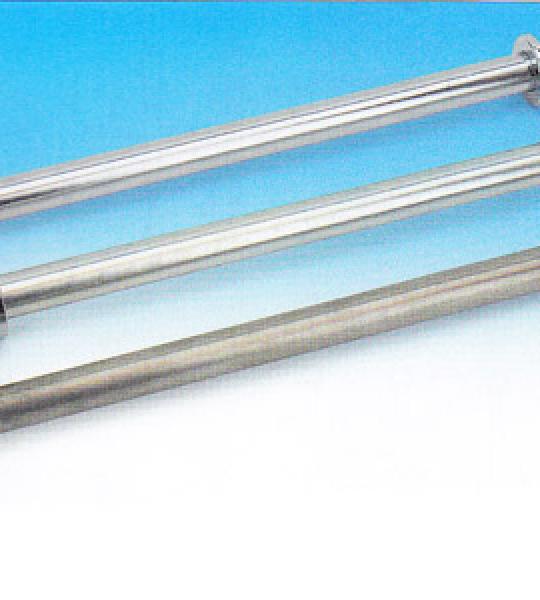 Perno ruota in acciaio inox cromato con due bronzine stile Softail e due dadi, lunghezza totale 381mm per Harley