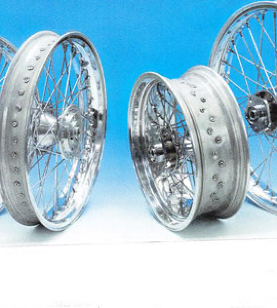 Ruota 16x5.00 con raggi cromati  e mozzo in acciaio a doppia flangia e fori flandia da 11.1 per Harley dal 1970 al 1999