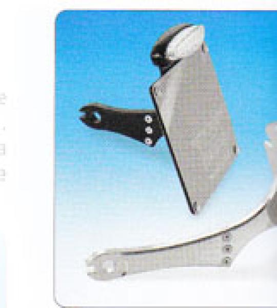 Kit montaggio targa laterale cromato lungo per Harley Davidson Rocker FXCW e FXCWC dal 2008 ad oggi